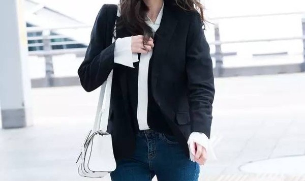 林允儿 穿了又穿的撕边儿牛仔裤，这3款要抓紧get起来！