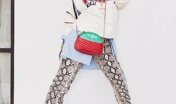 没想到会穿衣服的我，竟然输给了会戴项链的她们！