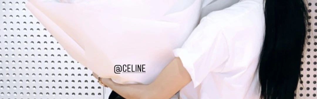 继蚂蚁腰直角肩后，我发现了LISA作为天选爱豆的另一大优势！