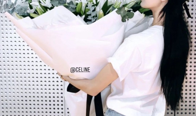 继蚂蚁腰直角肩后，我发现了LISA作为天选爱豆的另一大优势！