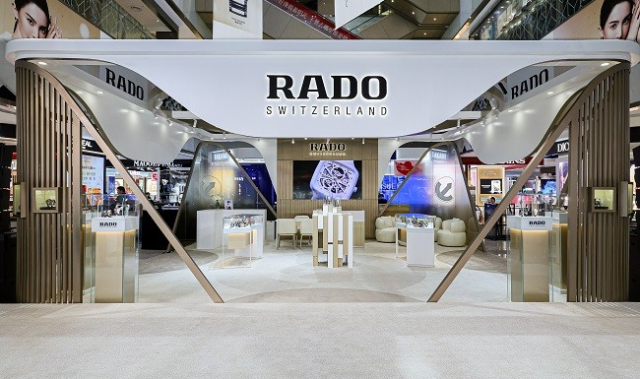 探索“无极”时空，共赴“真我”之约 Rado瑞士雷达表携全新真我无极黑白启幕全新快闪空间