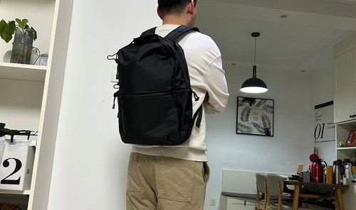 什么双肩包背电脑舒服,新双肩包特色反光功能深受大众喜爱