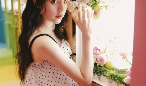 欧阳娜娜带我逛花园黄景瑜送香水，芭姐的生活全公开！