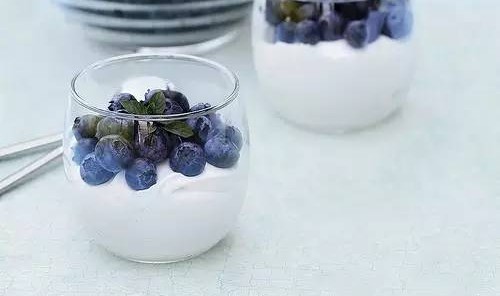 练了一周马甲线 DIY一杯越吃越美的酸奶犒赏自己吧