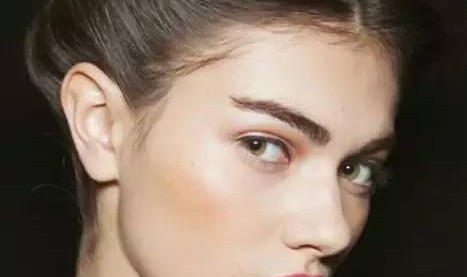 涂出完美大红唇的步骤，跟把大象装进冰箱一样只需三步哦！