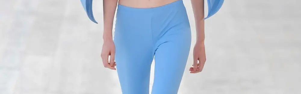 因流动而灵动,LOEWE的玫瑰鞋跟扎进了我心里