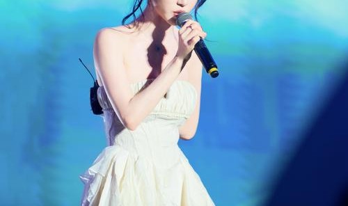 By2：为舞台而生，沉浮也挡不住我们的光芒！