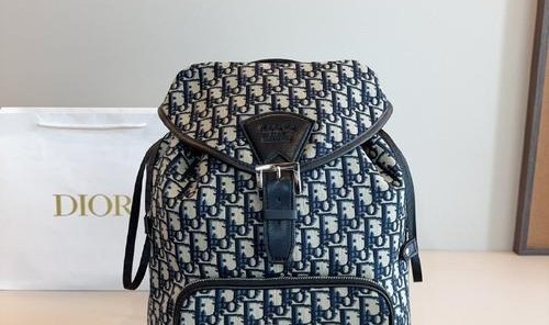 女包加盟品牌有哪些,国内知名男包品牌推出中高档男女包