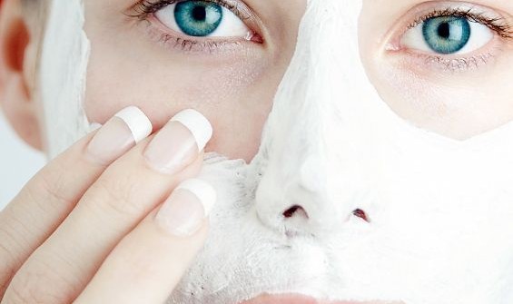 与“肌肤过敏”不同，现在越来越多的人成了“过敏肌”肤质，过敏肌是否只能用低刺激的产品？