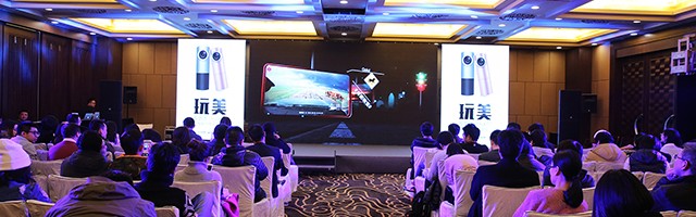 和口红一样大小的时髦货,完美的2016从这样的一只行车记录仪开始