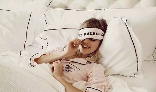 熟睡的时候，你知道皮肤在忙什么嘛？睡美人的秘密在这里！