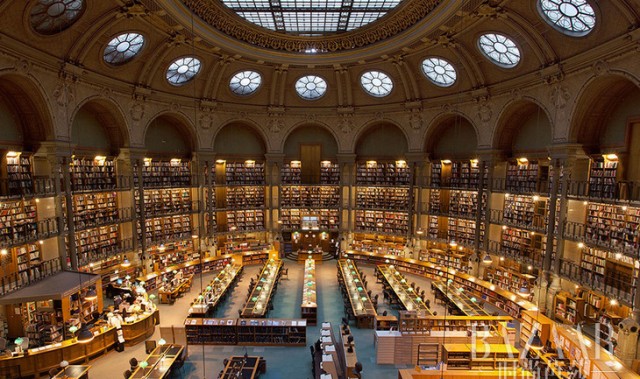 走过百年岁月的剧院,摇身一变华丽图书馆