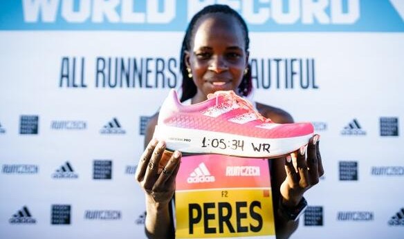 阿迪达斯革命性长距离跑鞋adizero adios Pro国内首秀