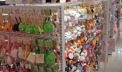 饰品店 精品店饰品,小饰品精品店什么是精品衣服和饰品?