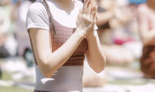 西装搭配紧身裤,这就是夏天的呼吸感吗?