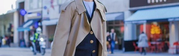 风衣出门频频撞衫,可是周冬雨却成功避开了!