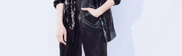 茜的西装被说不合身，张钧甯一身黑把天都“杀”亮了！