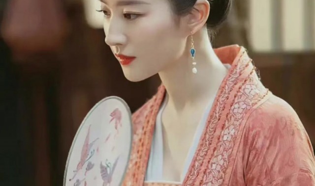 初舞台亮相,她哪里又赢了?