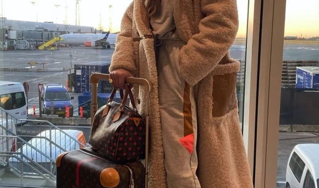 年还没过，这件“睡衣”就先火了？