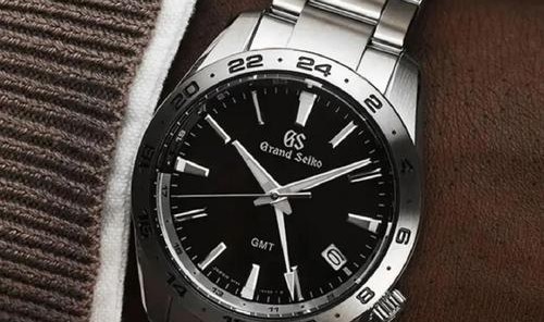 冬日里的点点温情，让运动风范腕表在寒风中敲响浓浓暖意