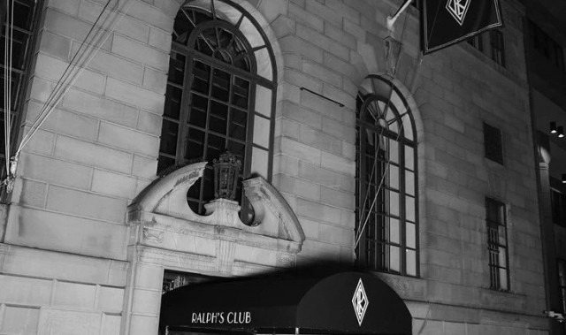 晚上和陈冠希一起去Ralph’s Club，起床跟仙女一起喝Tory Burch下午茶