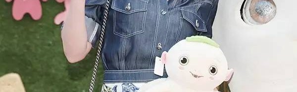 每日星范 | 高圆圆 印花牛仔裙两种元素、一种时髦!