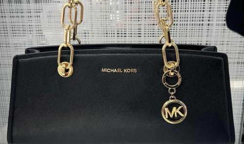 什么牌子女背包质量好,我个人推荐mk包包和名牌女式钱包