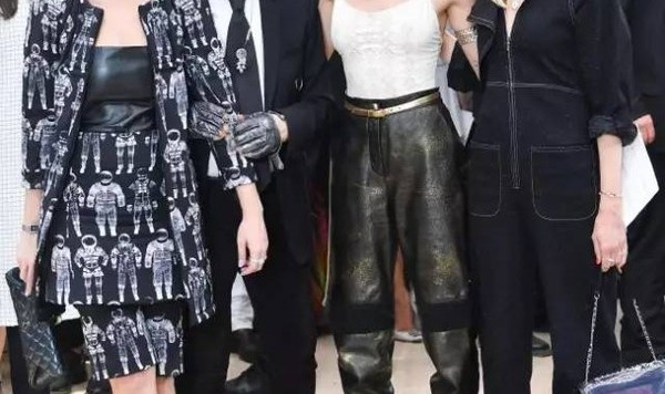 秀身材，防走光，还百搭！Cara Delevingne的连体衣真是技多不压身！