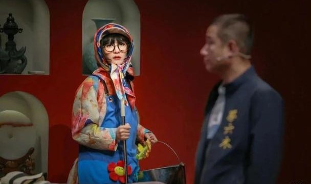 谢娜的眼泪，在场灯渐暗时纷落