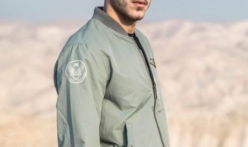 “权力的游戏”弑君者尼可拉首降上海，代言知名军旅风男装品牌AKCLUB