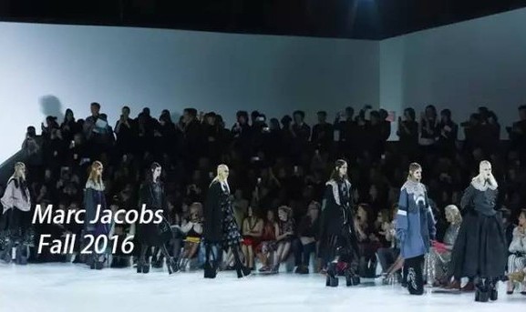 Marc Jacobs史上最萌身高差模特，Gaga踩恨天高走秀！