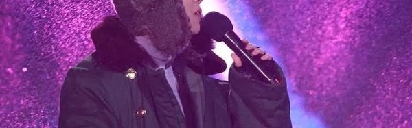 窦靖童被冻成表情包，Get了这个时髦养生技能，冬天也能穿裙子！