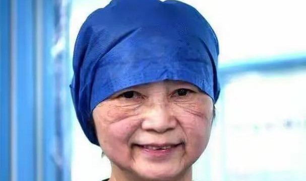 73岁的她依然奔赴武汉,逆行路上还有无数个她们