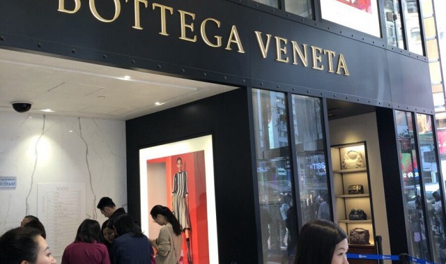 义乌包包批发市场在哪里,义乌商品批发市开发分三期开发