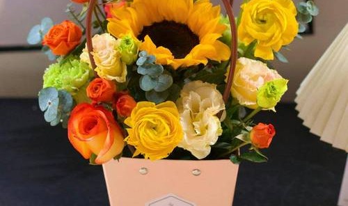 多一点节日气氛,自由花卉组合插花DIY