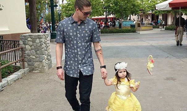 ins上最火的居然是带孩子的奶爸们，因为他们实在太hot了