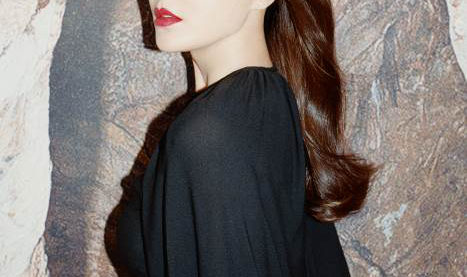 VALENTINO 正式宣布秦岚成为品牌眼镜代言人