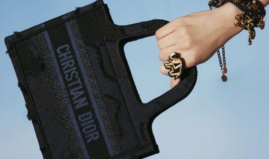 DIOR BOOK TOTE――优雅邂逅迷你格调