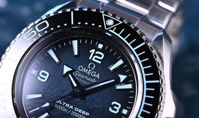 左腕表舍：欧米茄海洋宇宙600米双时区功能如何使用