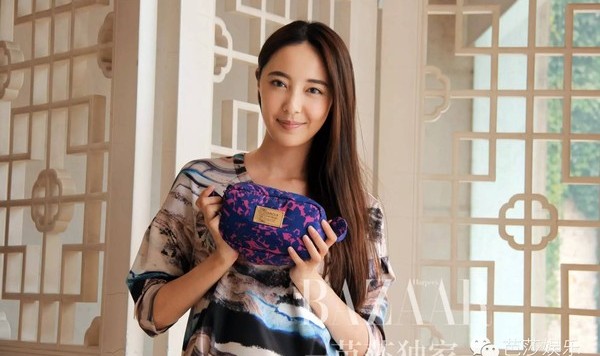 揭秘明星化妆包 | 高阳公主米露的超实用化妆包!