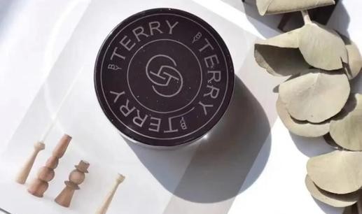 BY TERRY泰芮携手全新品牌大使毕雯 一场法式优雅与新生代雅绅的完美邂逅