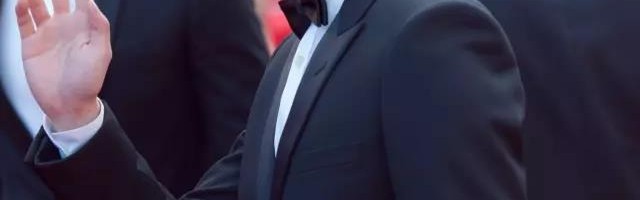 杨洋的戛纳红毯首秀走出干部视察范,在戛纳只待48小时竟带了13副墨镜!