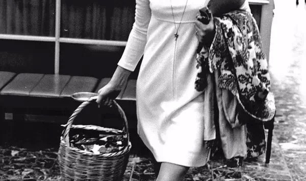 一只草篮子让你比整条街的女孩都时髦！