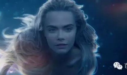 从维密超模变成抠脚大汉，对Cara爱不完！