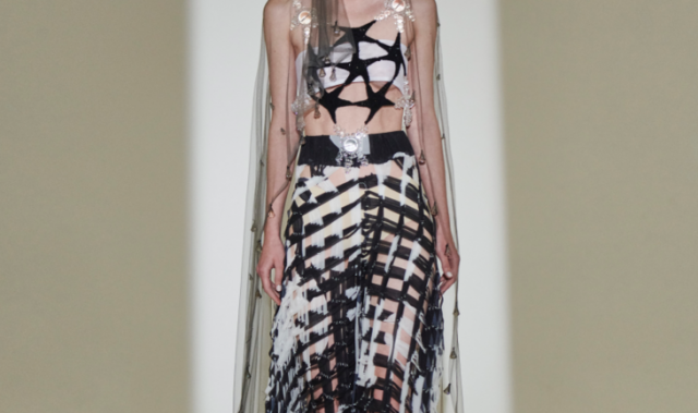 SUSAN FANG 2020春夏系列发布会     “我的眼睛总是跟着光，和它反射在气泡上短暂的小彩虹。“