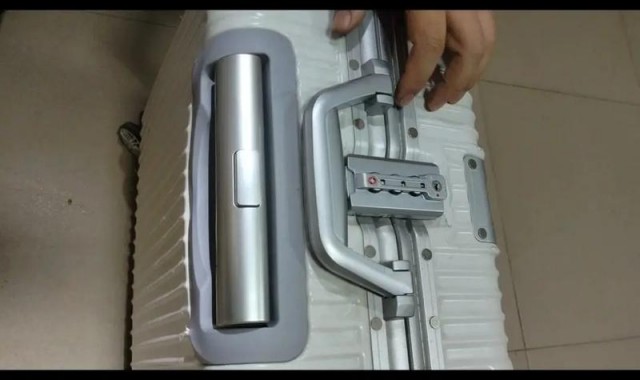 行李箱密码锁坏了怎么修视频,行李箱密码锁怎么办？