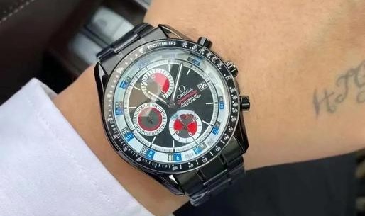 Snoopy终于登陆！欧米茄超霸系列“史努比奖”50周年纪念腕表