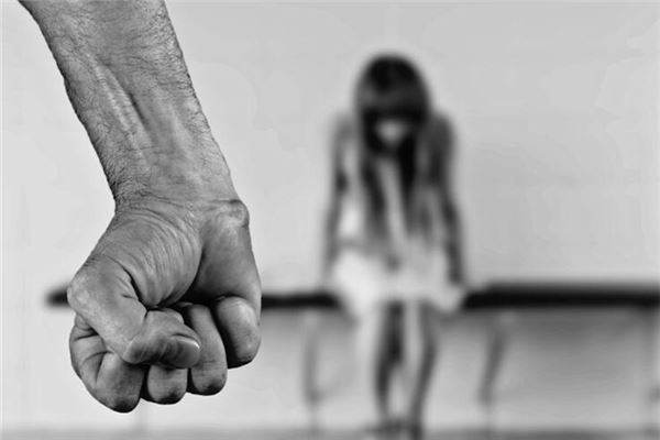 梦见男友打我