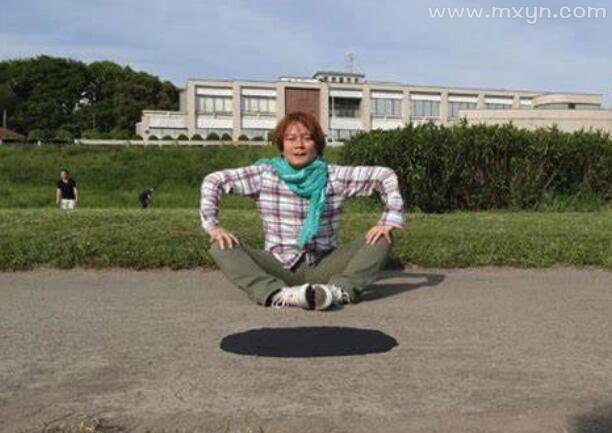 梦见自己在飞