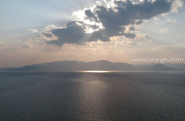 梦见湖
